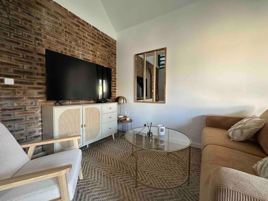 Maison Jardin Proche Paris Вилжуиф Екстериор снимка