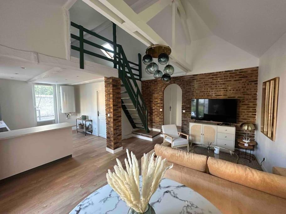 Maison Jardin Proche Paris Вилжуиф Екстериор снимка
