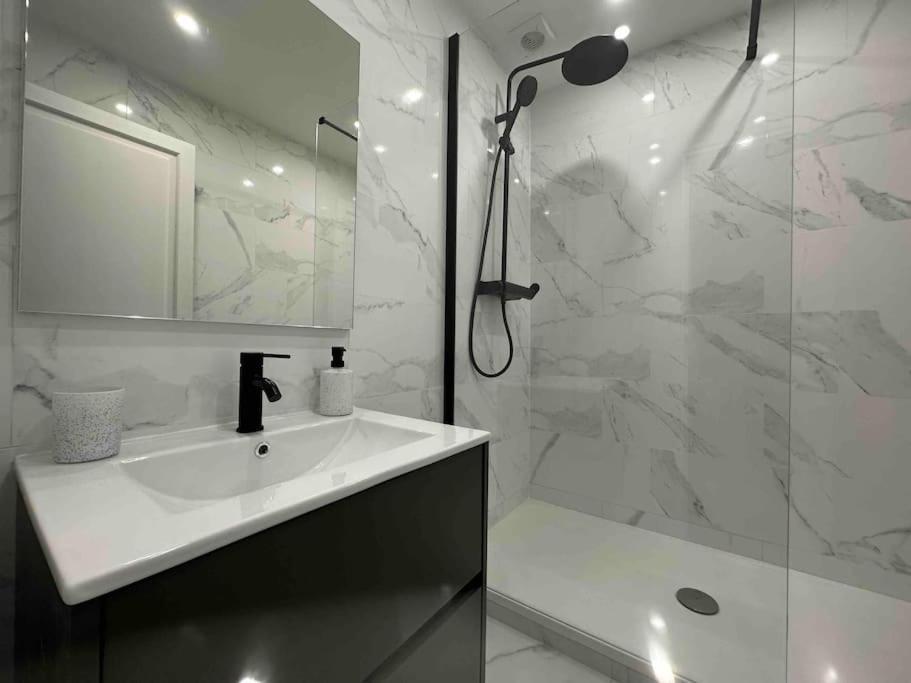 Maison Jardin Proche Paris Вилжуиф Екстериор снимка